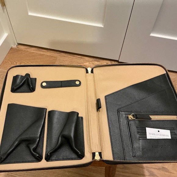 Mark and Graham Essential Tech Folio Leather - Picture 1 of 2